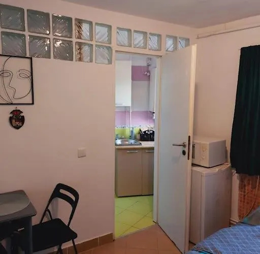Tiny Studio Next To Unirii Апартаменты *