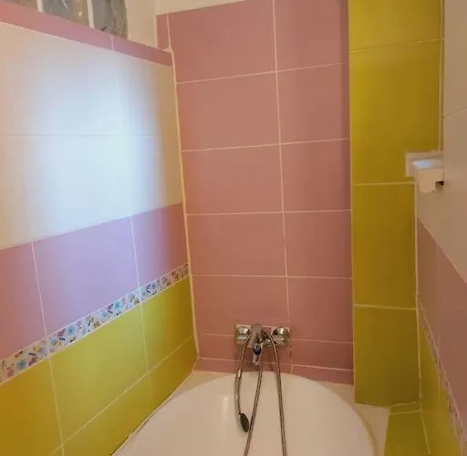 Tiny Studio Next To Unirii Апартаменты